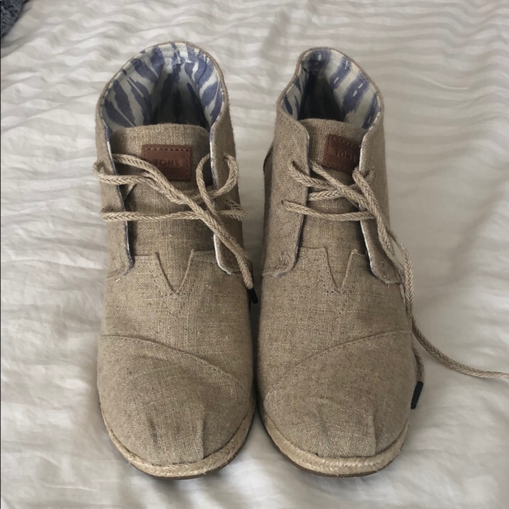 Toms wedge size 11